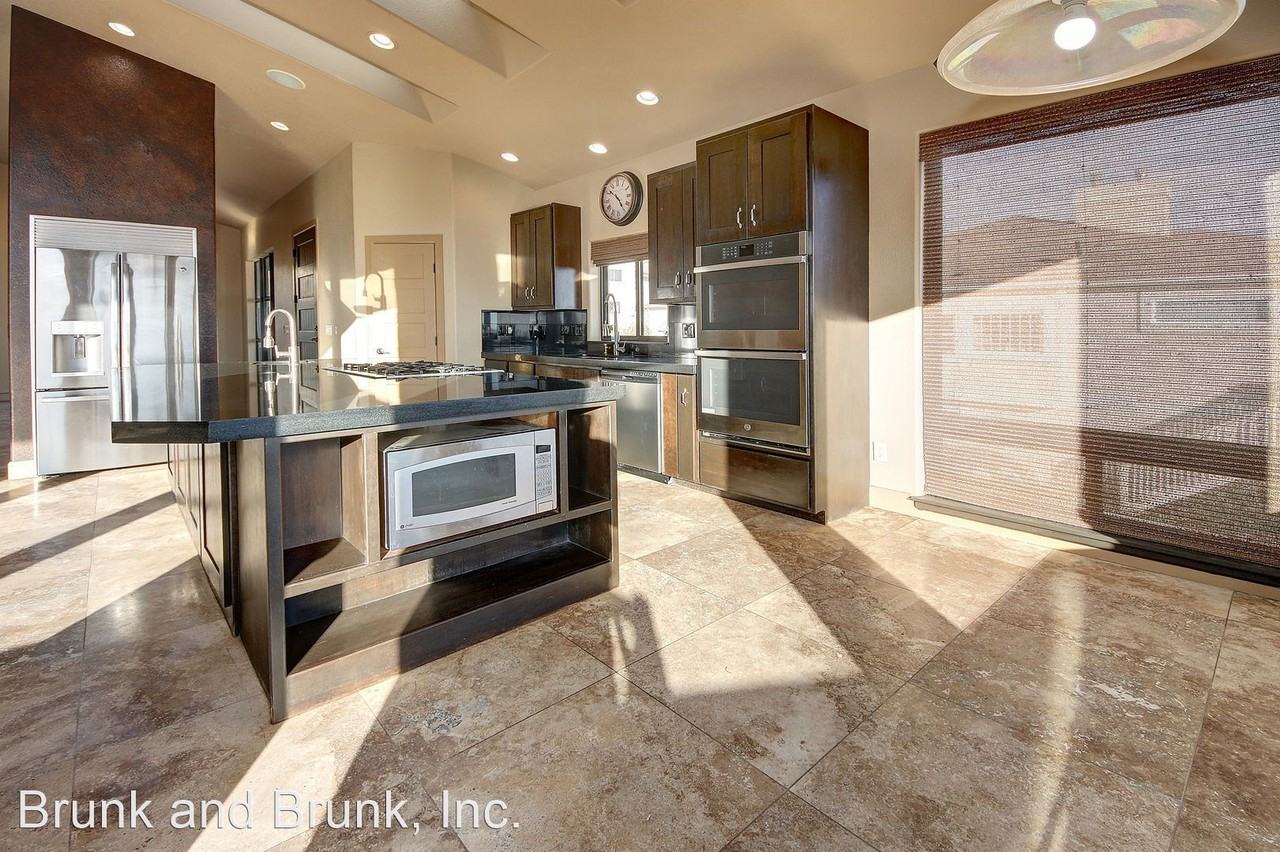 4720 Jamestown Dr - Photo 3 of 43