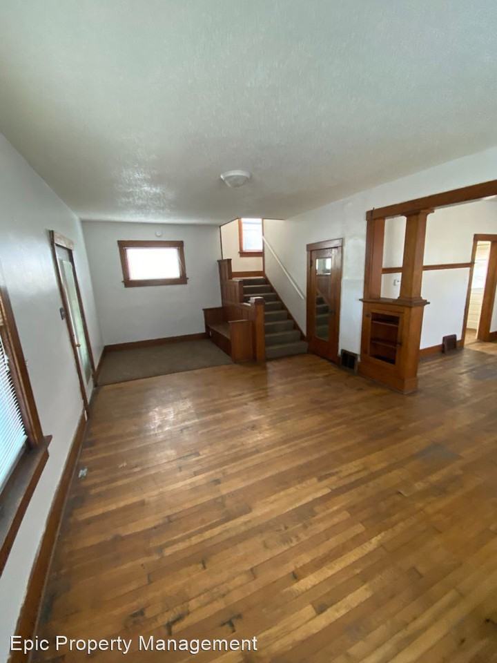 1325 Sw 11th St - Photo 2 of 9