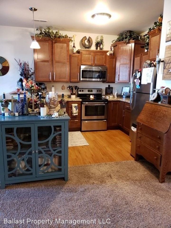 W206N16747-N16753 Blackberry Circle - Photo 2 of 12