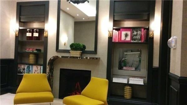 375 King Street West #01806