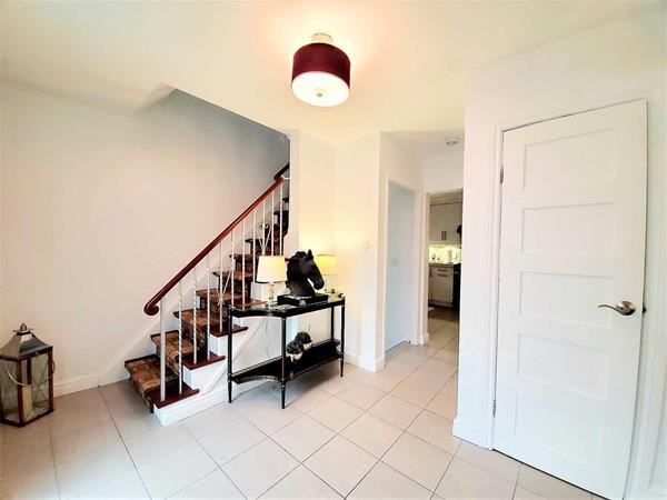 572 Roehampton Avenue #30003 - Photo 3 of 19