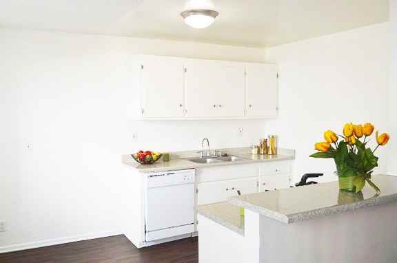 Country Club Apartments - Photo 7 of 37