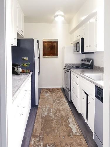 Franklin House Apartments - Photo 4 of 36