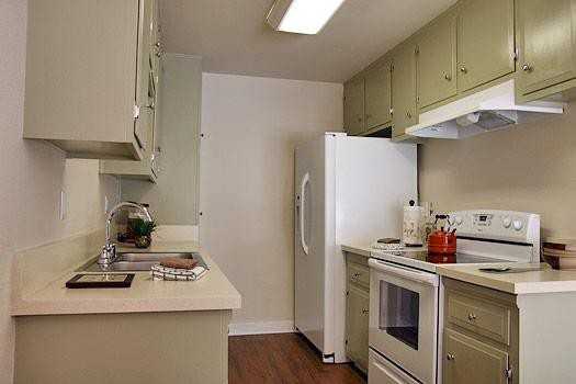 Pinewood Villas Apartments - Photo 2 of 15