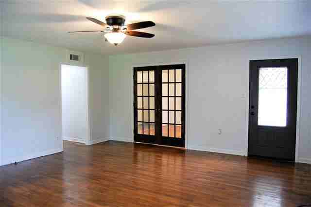 319 E Walnut - Photo 2 of 24