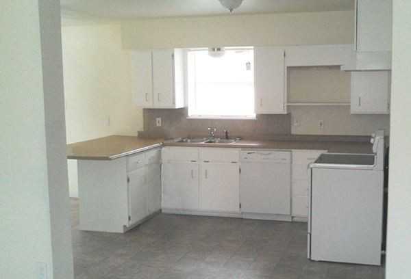 1517 Stafford Dr - Photo 3 of 6