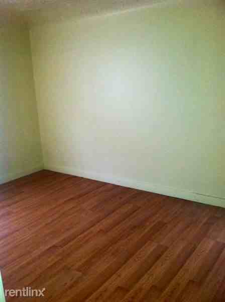 433 76th St - Photo 3 of 6