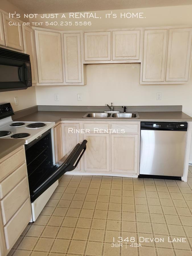 1348 Devon Ln - Photo 4 of 11