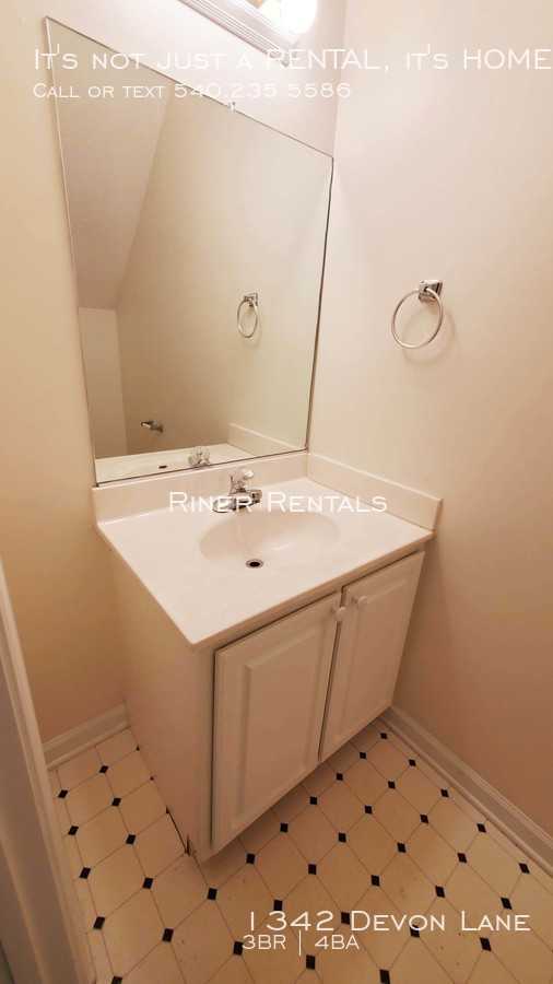 1342 Devon Ln - Photo 6 of 15