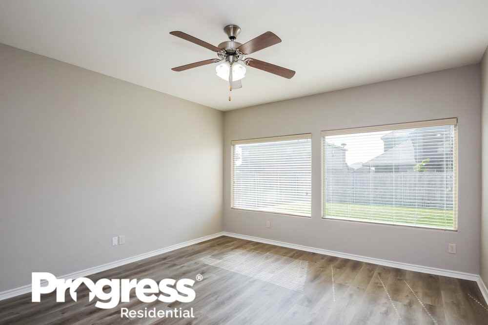 5126 Meadow Ln - Photo 3 of 16