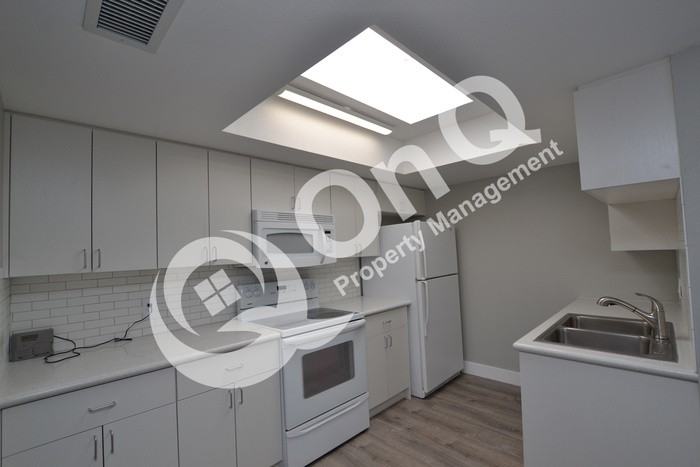 518 S Allred Dr - Photo 3 of 8