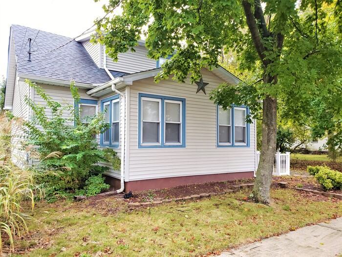 107 Elm St - Photo 2 of 18