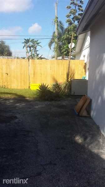 1027 SW 25th Way - Photo 2 of 2