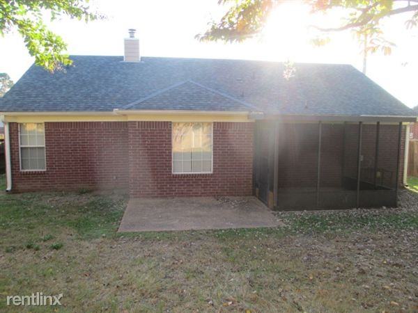 6496 Amberwood Cove - Photo 2 of 20