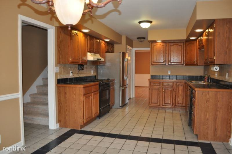 12744 Ackley Cir - Photo 2 of 11