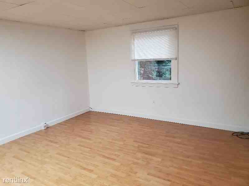 1042 1042 Main St 1 - Photo 2 of 6