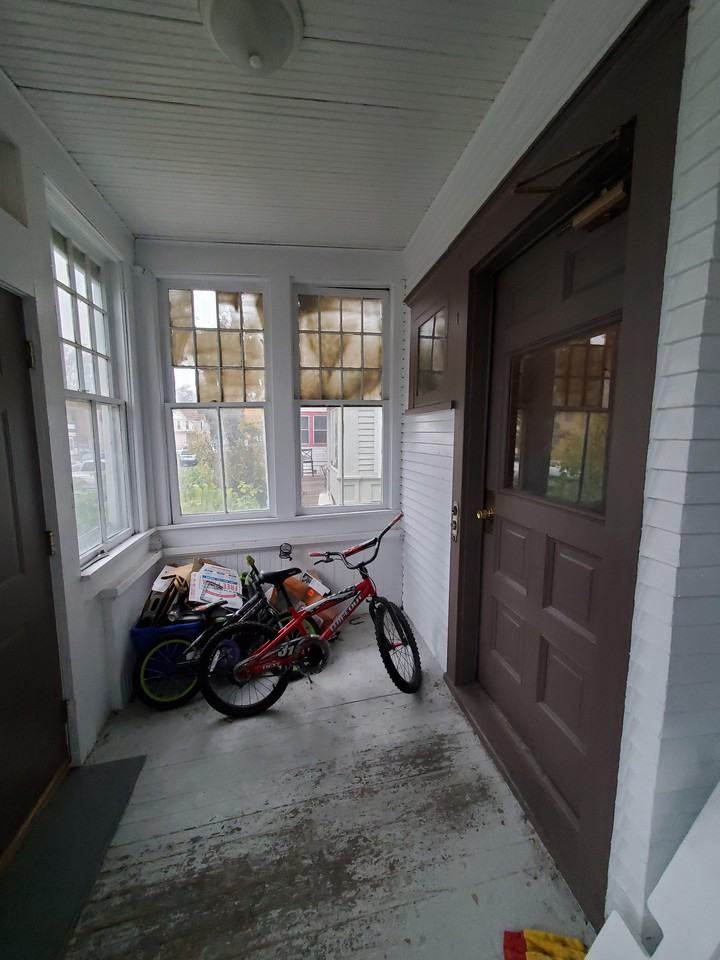 603 Lawson Ave E - Photo 2 of 18