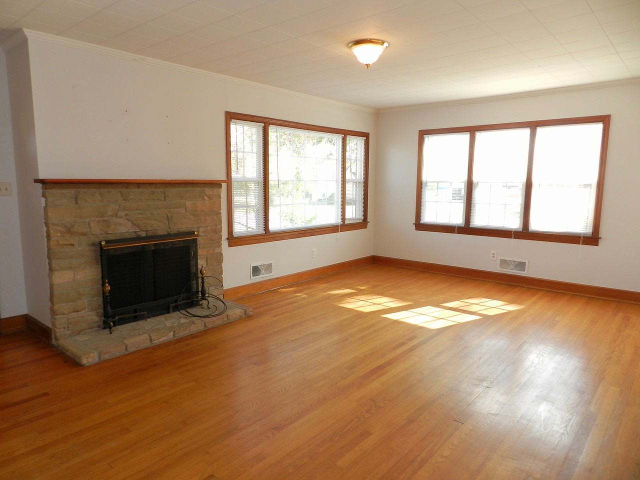 629 E Main St - Photo 2 of 25