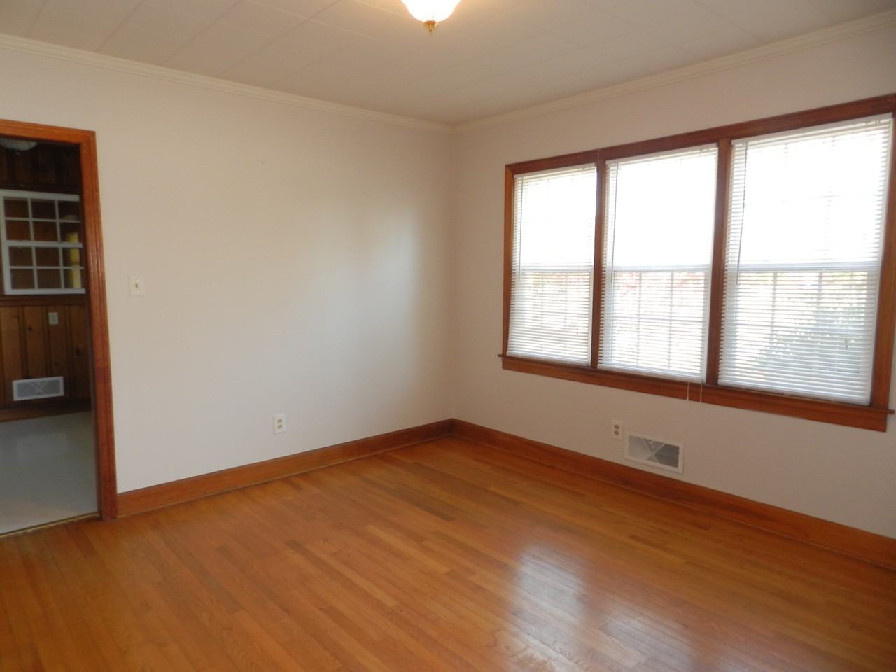 629 E Main St - Photo 3 of 25