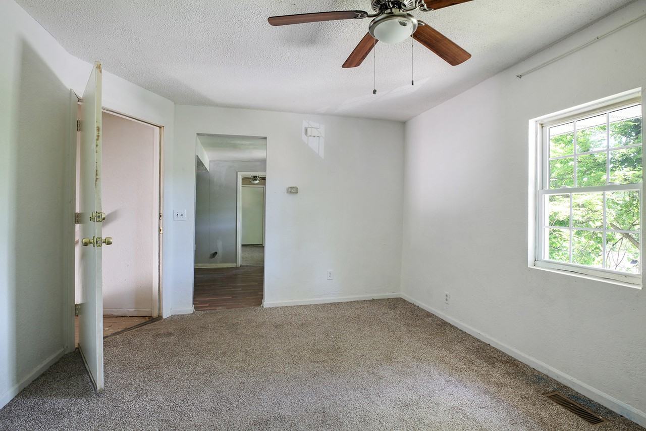 507 Henrie St - Photo 2 of 10