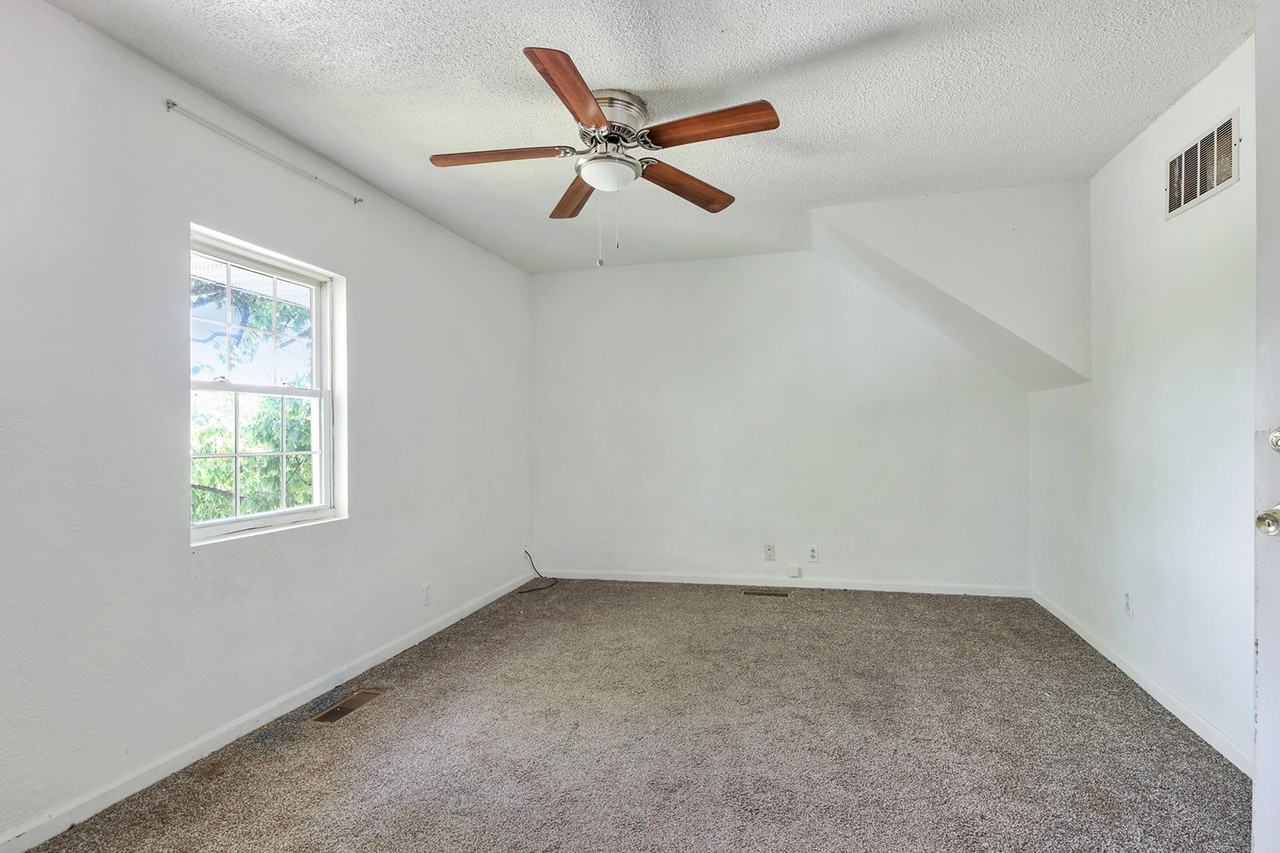 507 Henrie St - Photo 3 of 10