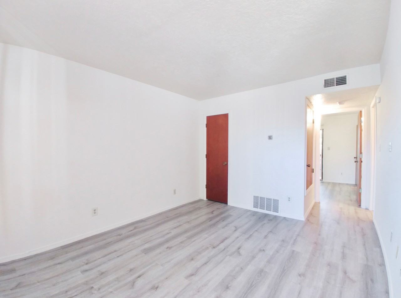 1021 Coal Ave Sw - Photo 4 of 50