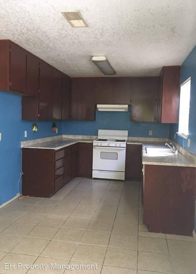 1045 Grand Ave - Photo 2 of 7