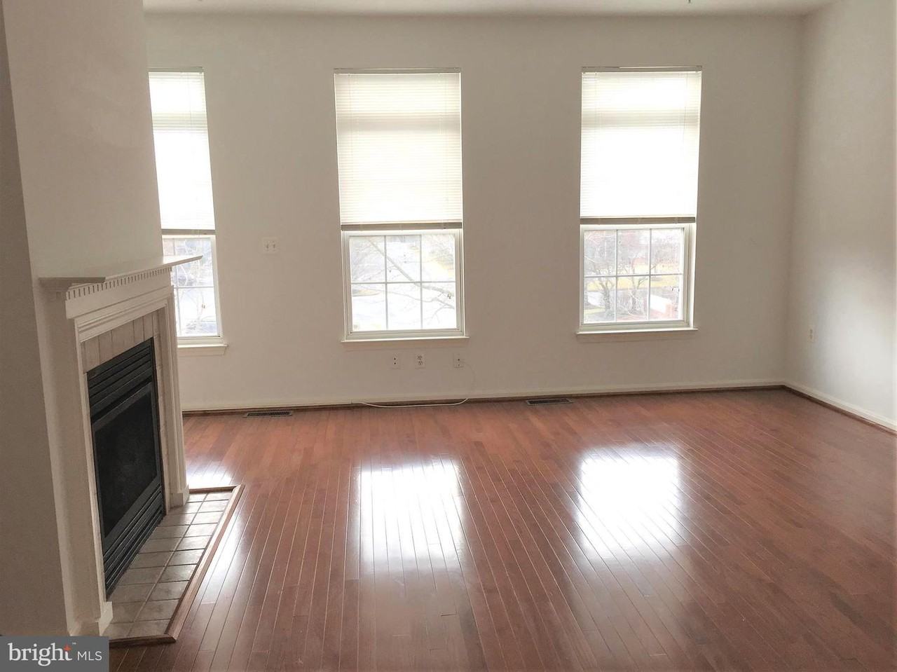 545 Ensemble Ct - Photo 3 of 37