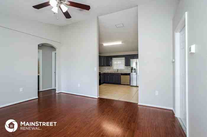 36 Bolton Ct - Photo 3 of 16