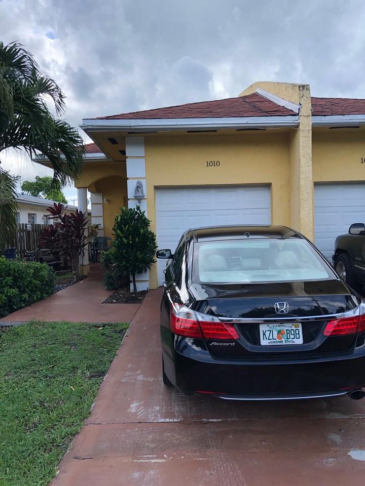 Beautiful single family home in NW Hallandale - Photo 3 of 21