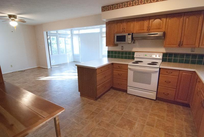 22 Hyannis Dr - Photo 3 of 10