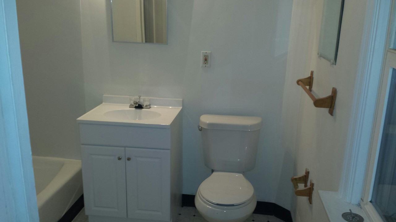 44 N Cannon Dr - Photo 2 of 5