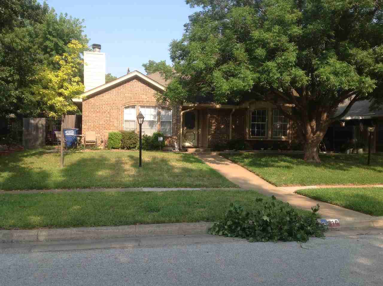316 Crowe Dr - Photo 2 of 10