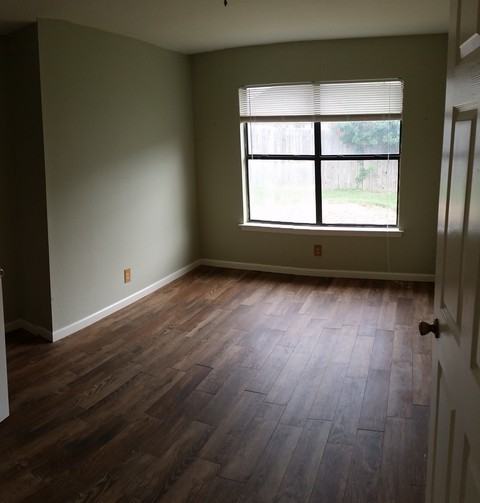 2086 Lakeview S Dr - Photo 3 of 7