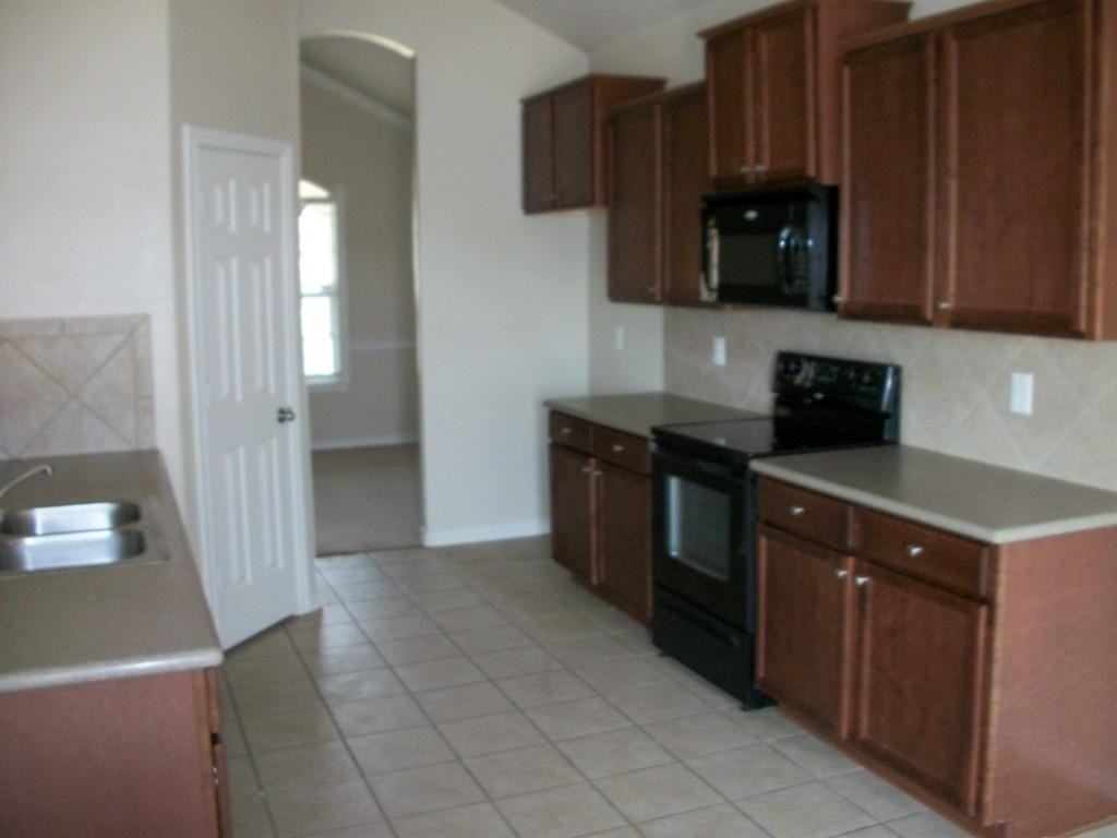 1710 Chadwick Ct - Photo 3 of 12