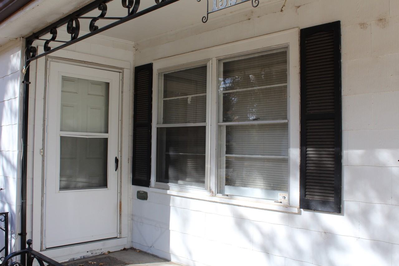 1524 Julianne St - Photo 2 of 19