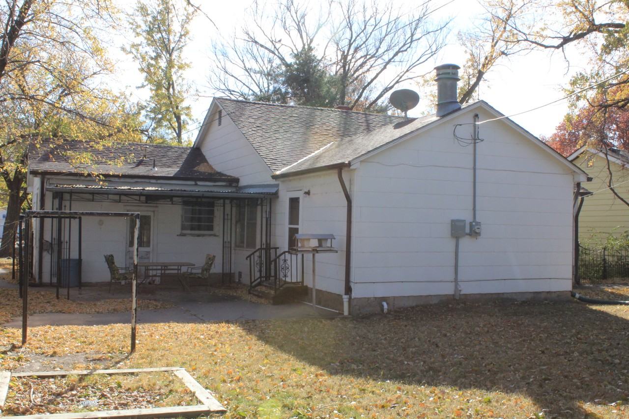 1524 Julianne St - Photo 3 of 19