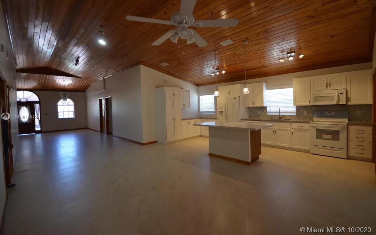 4625 Southwest 1st Street - Photo 2 of 15