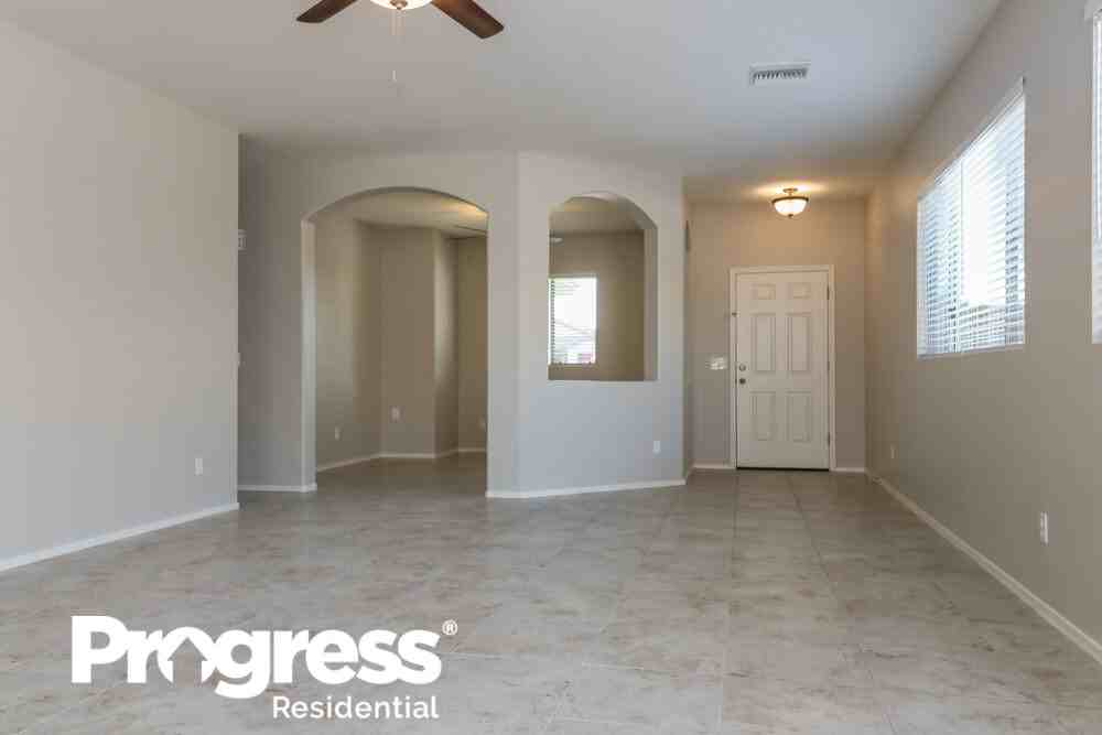 16810 W Manchester Dr - Photo 3 of 19