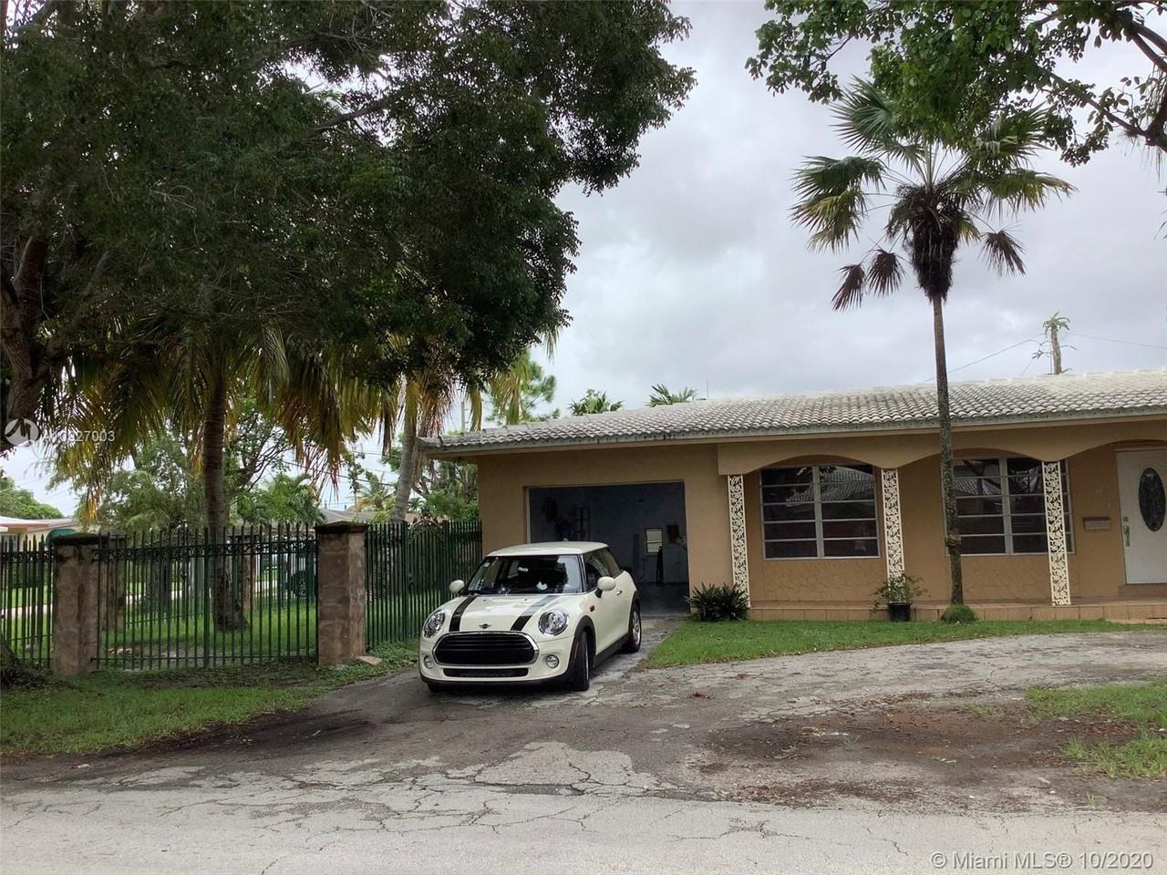 6295 Southwest 33rd Street - Photo 2 of 24