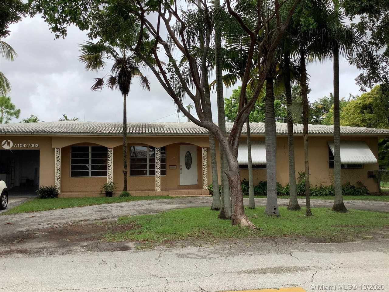 6295 Southwest 33rd Street - Photo 3 of 24