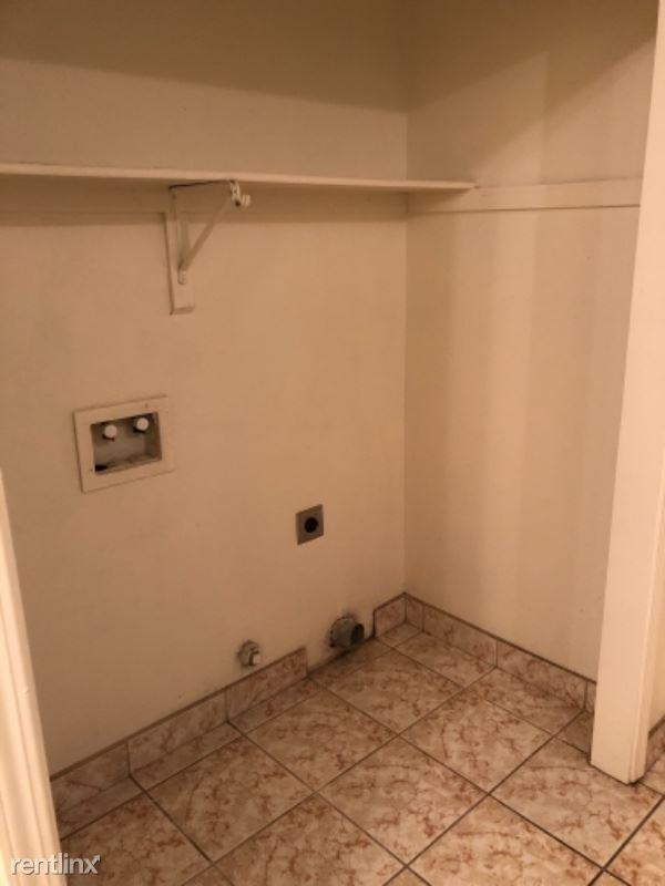 2921 6th St - Photo 2 of 6