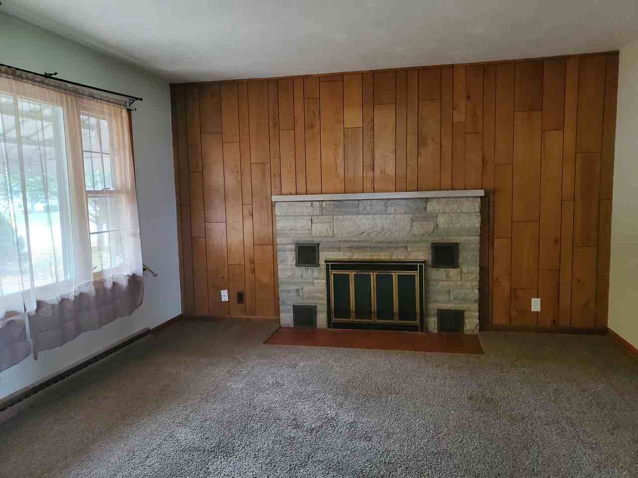 113 Anderson St - Photo 2 of 8