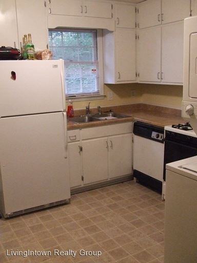 1455 Bryan Avenue - Photo 2 of 3