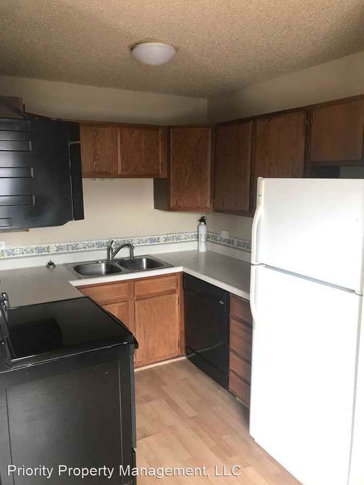 302 E Converse St - Photo 2 of 5