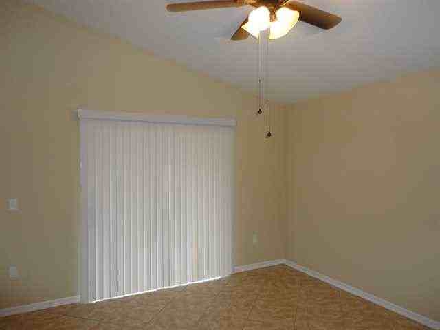 1752 Burnham Ct - Photo 3 of 16