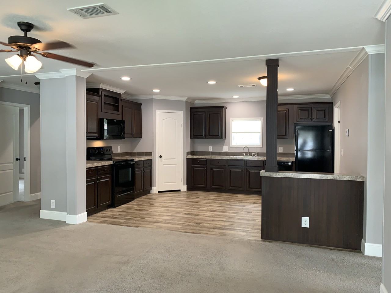 105 Poinsettia Drive - Photo 2 of 44