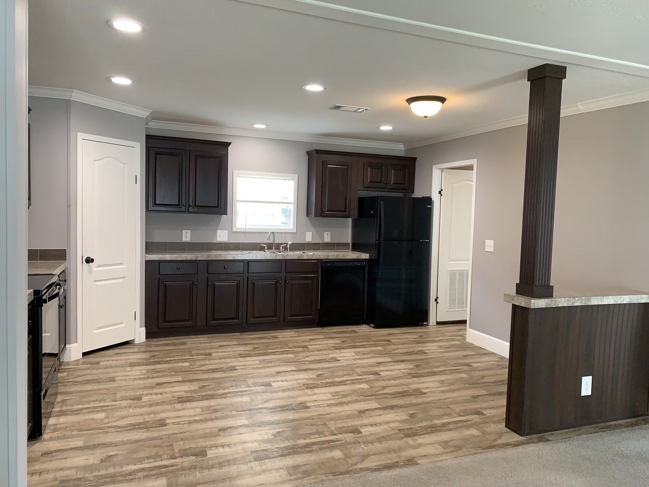 105 Poinsettia Drive - Photo 3 of 44