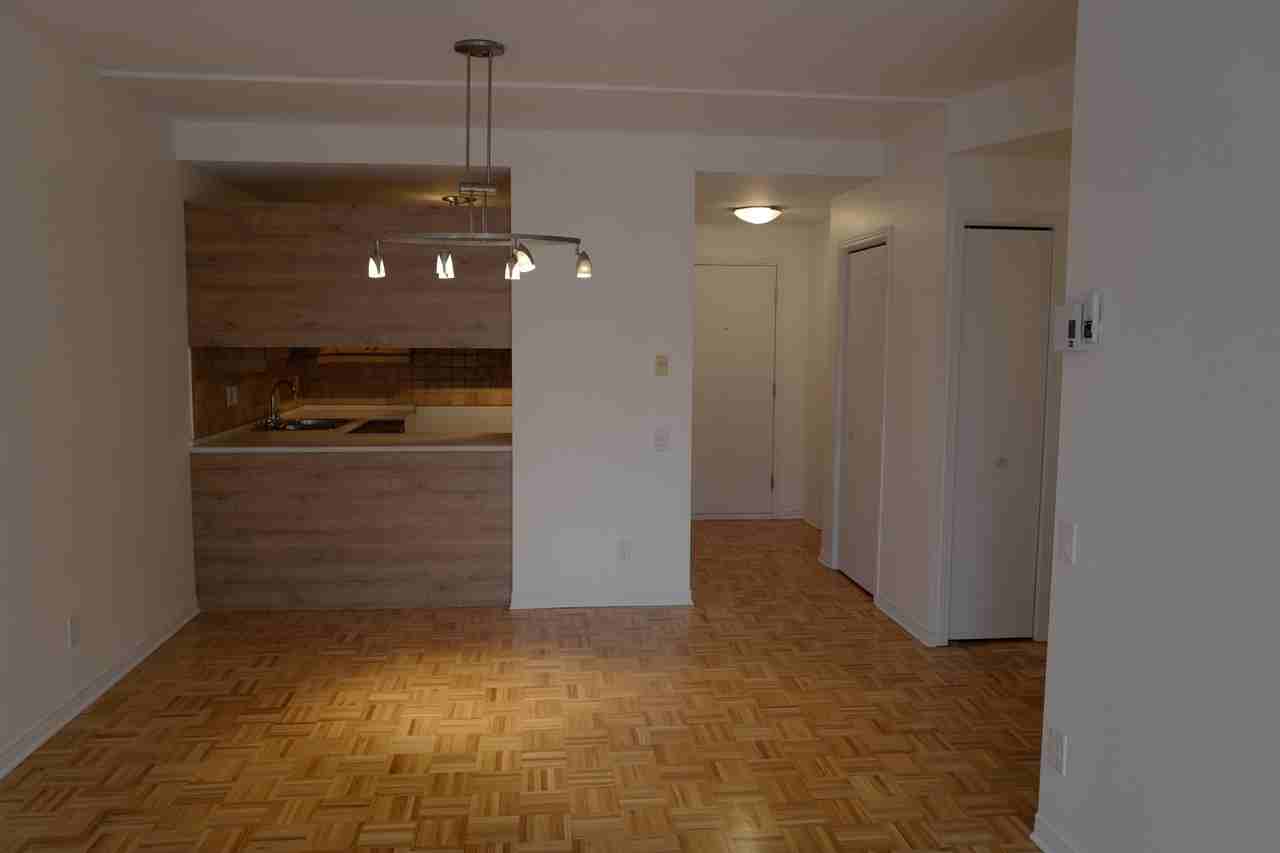 5253 Avenue du Parc #202 - Photo 2 of 10