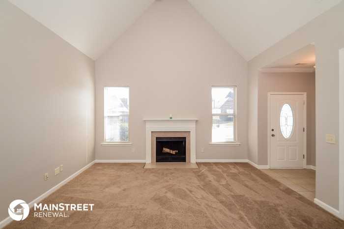 1184 Washington Dr - Photo 3 of 16